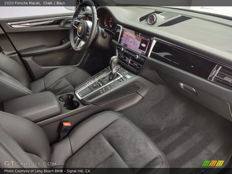 Dashboard of 2020 Macan 