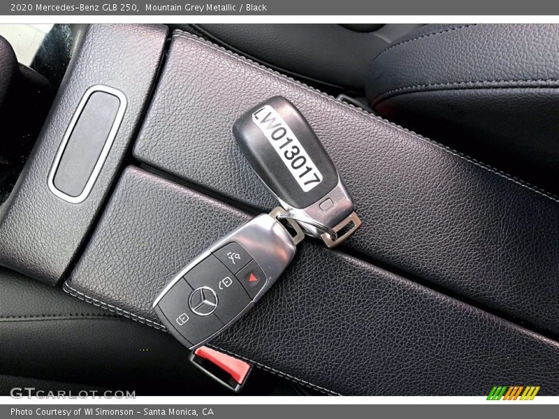 Mountain Grey Metallic / Black 2020 Mercedes-Benz GLB 250