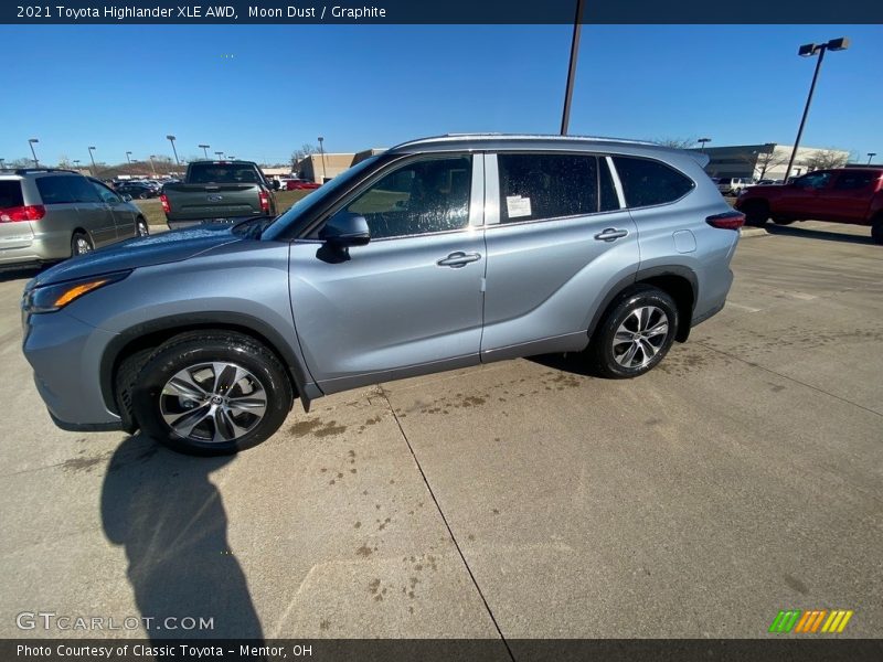 Moon Dust / Graphite 2021 Toyota Highlander XLE AWD