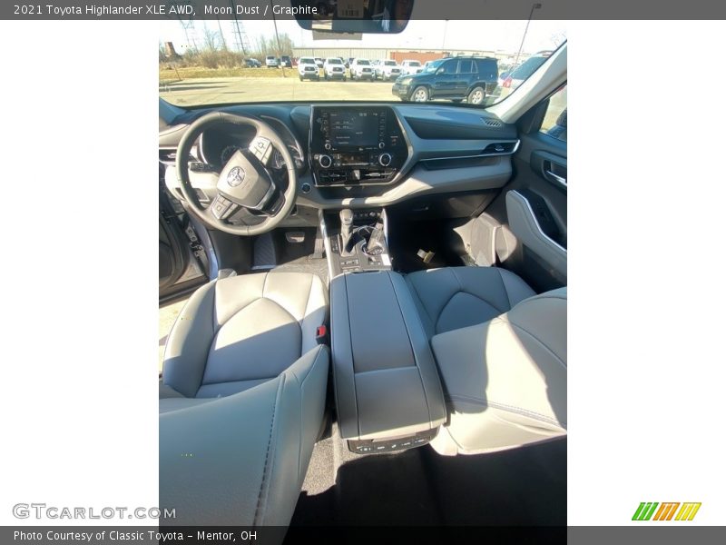 Moon Dust / Graphite 2021 Toyota Highlander XLE AWD