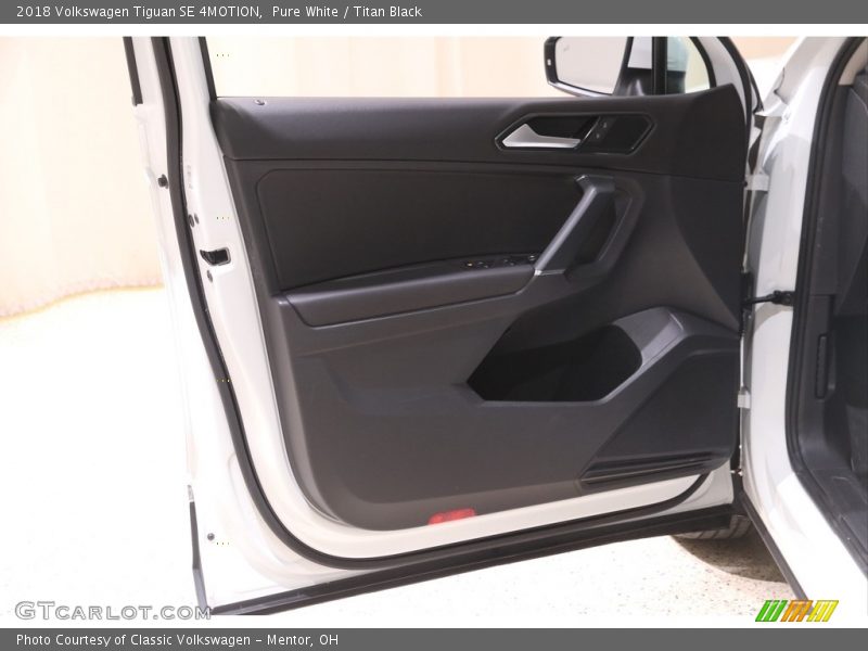 Pure White / Titan Black 2018 Volkswagen Tiguan SE 4MOTION