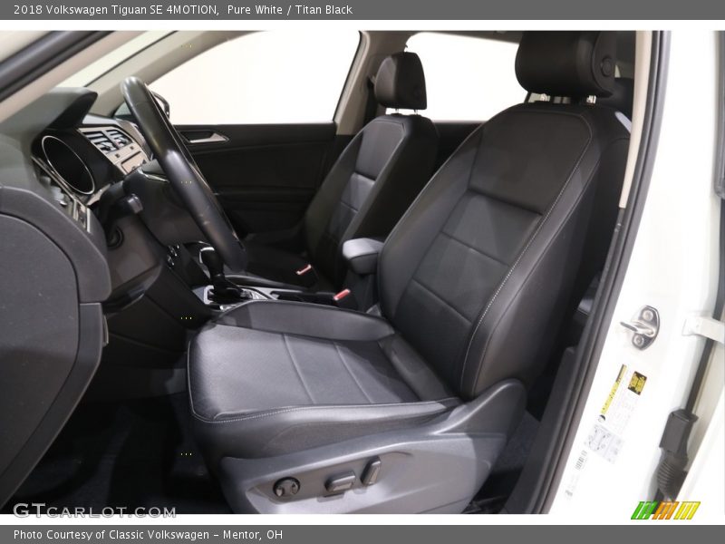 Pure White / Titan Black 2018 Volkswagen Tiguan SE 4MOTION