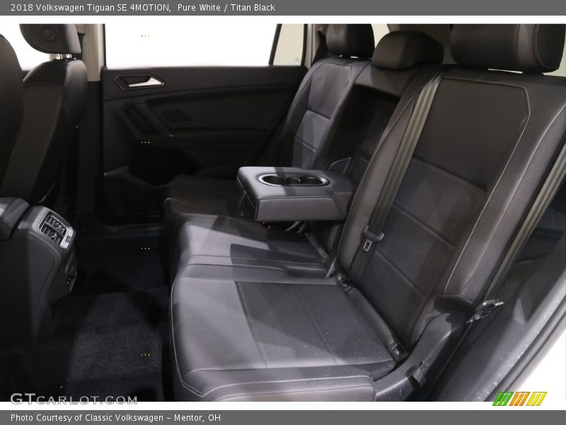 Pure White / Titan Black 2018 Volkswagen Tiguan SE 4MOTION