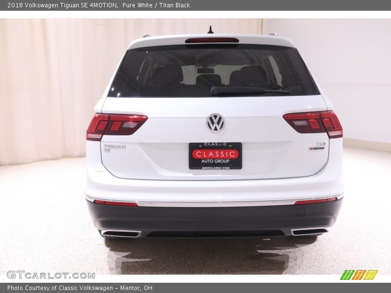 Pure White / Titan Black 2018 Volkswagen Tiguan SE 4MOTION