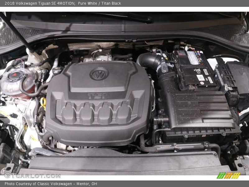 Pure White / Titan Black 2018 Volkswagen Tiguan SE 4MOTION