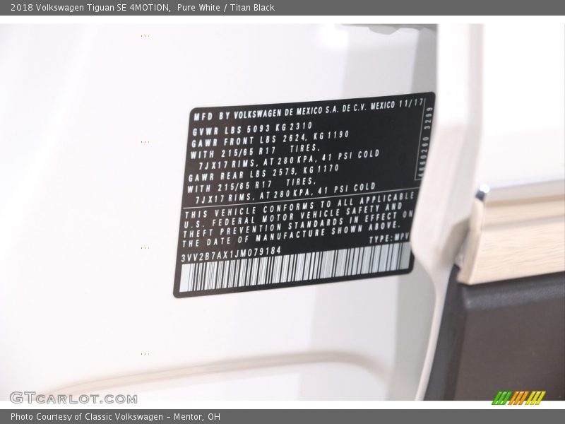 Pure White / Titan Black 2018 Volkswagen Tiguan SE 4MOTION