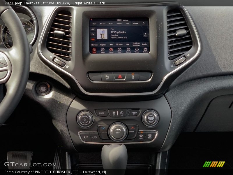 Bright White / Black 2021 Jeep Cherokee Latitude Lux 4x4