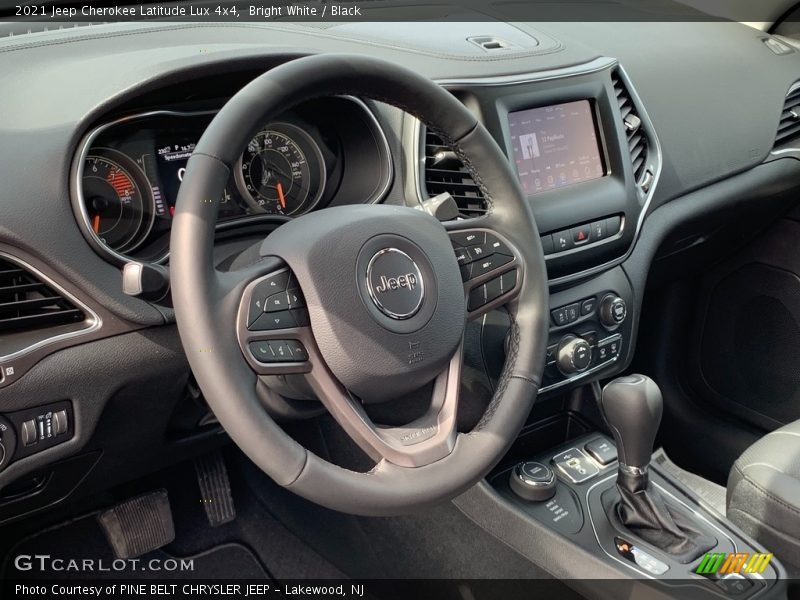 Bright White / Black 2021 Jeep Cherokee Latitude Lux 4x4