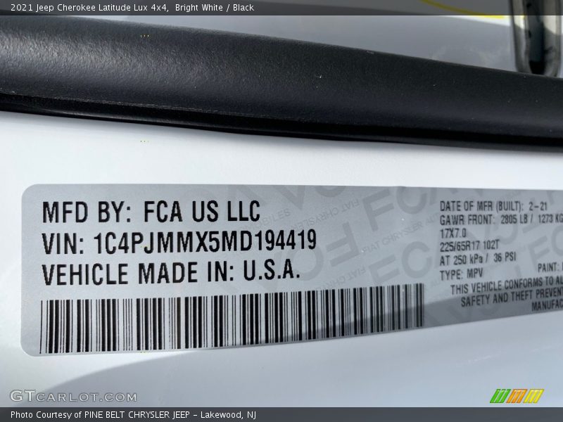 Bright White / Black 2021 Jeep Cherokee Latitude Lux 4x4