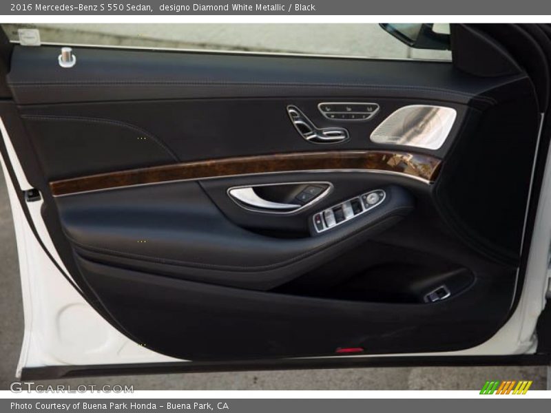 designo Diamond White Metallic / Black 2016 Mercedes-Benz S 550 Sedan