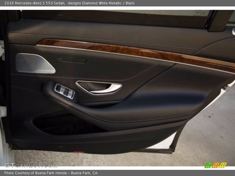 designo Diamond White Metallic / Black 2016 Mercedes-Benz S 550 Sedan