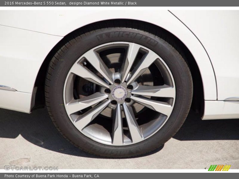 designo Diamond White Metallic / Black 2016 Mercedes-Benz S 550 Sedan