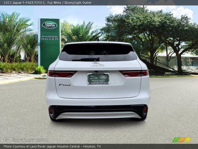 Fuji White / Ebony/Light Oyster 2021 Jaguar F-PACE P250 S