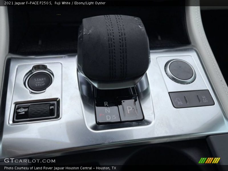Fuji White / Ebony/Light Oyster 2021 Jaguar F-PACE P250 S