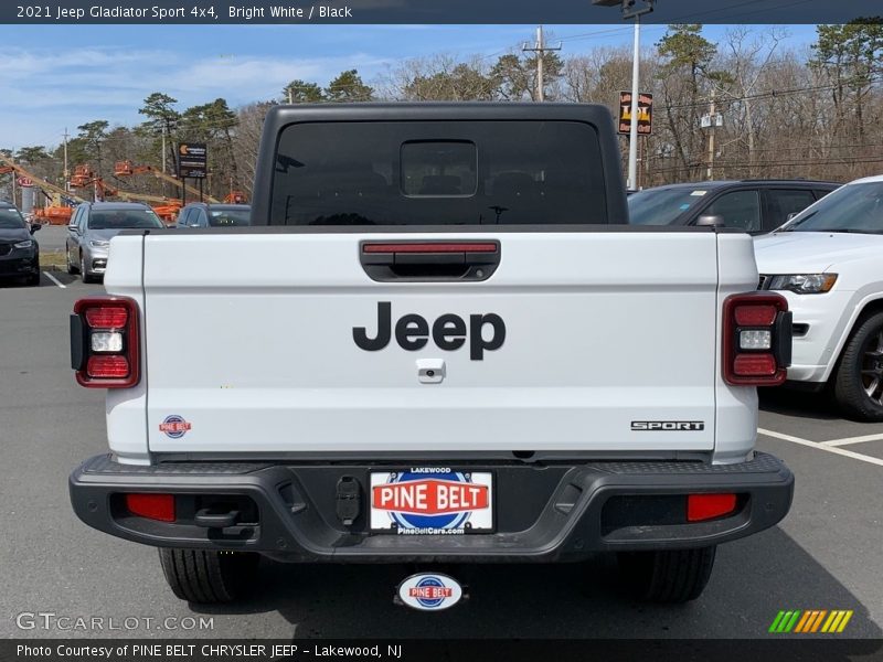 Bright White / Black 2021 Jeep Gladiator Sport 4x4