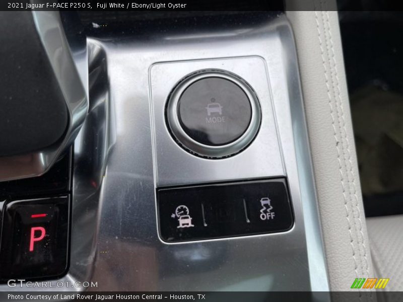 Fuji White / Ebony/Light Oyster 2021 Jaguar F-PACE P250 S