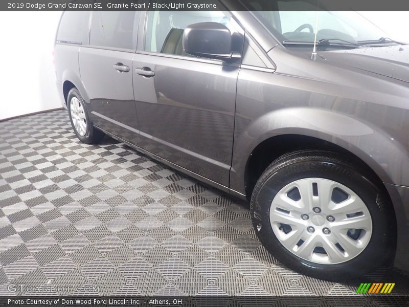 Granite Pearl / Black/Light Graystone 2019 Dodge Grand Caravan SE