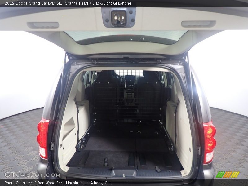 Granite Pearl / Black/Light Graystone 2019 Dodge Grand Caravan SE