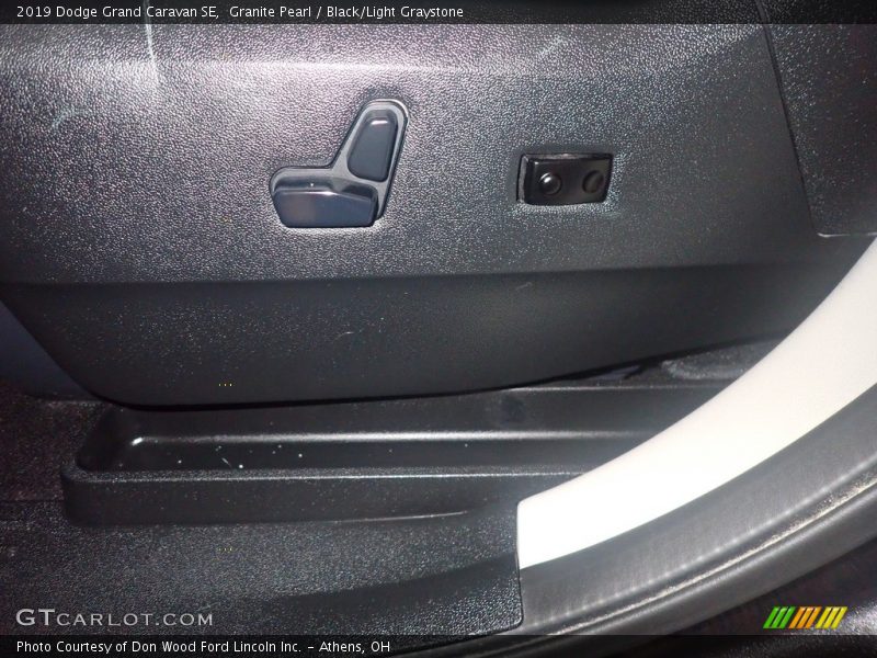 Granite Pearl / Black/Light Graystone 2019 Dodge Grand Caravan SE
