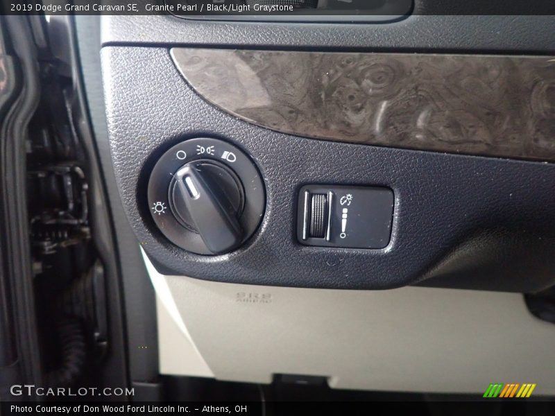 Granite Pearl / Black/Light Graystone 2019 Dodge Grand Caravan SE