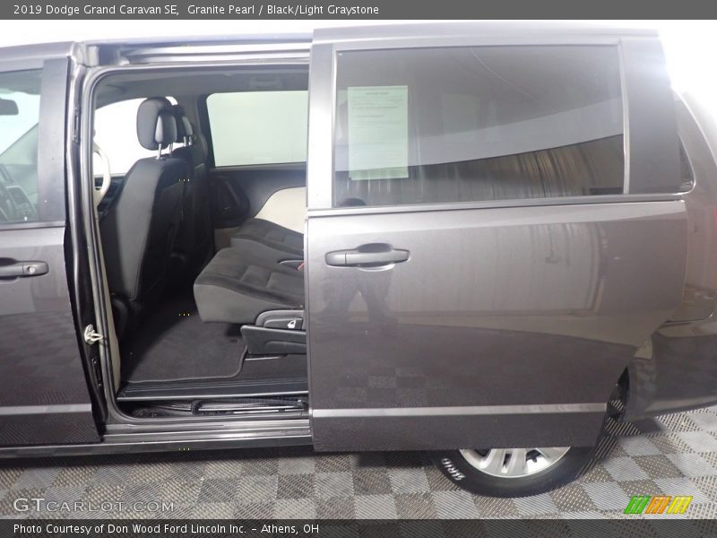 Granite Pearl / Black/Light Graystone 2019 Dodge Grand Caravan SE