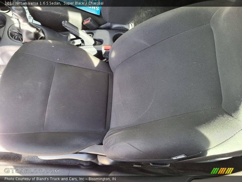 Super Black / Charcoal 2013 Nissan Versa 1.6 S Sedan