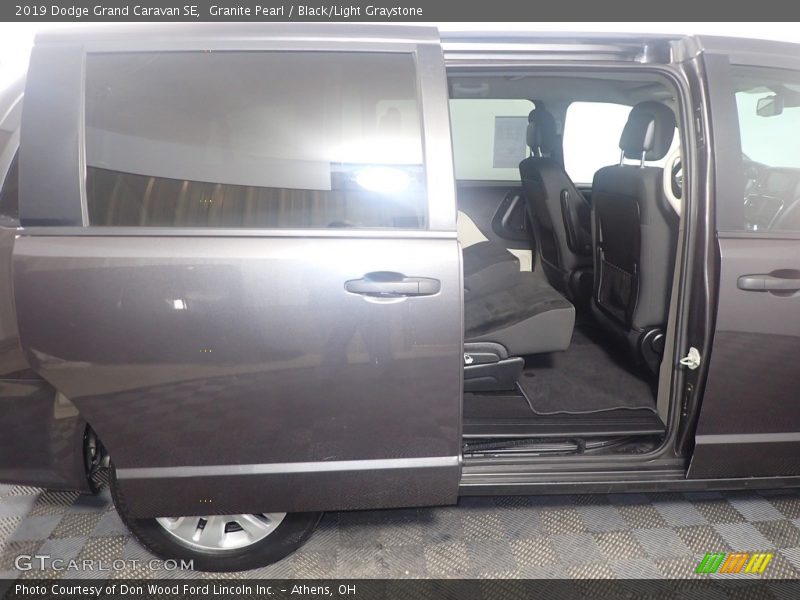 Granite Pearl / Black/Light Graystone 2019 Dodge Grand Caravan SE
