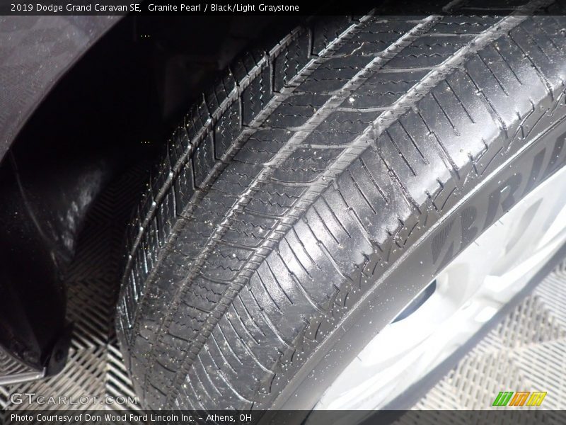 Granite Pearl / Black/Light Graystone 2019 Dodge Grand Caravan SE