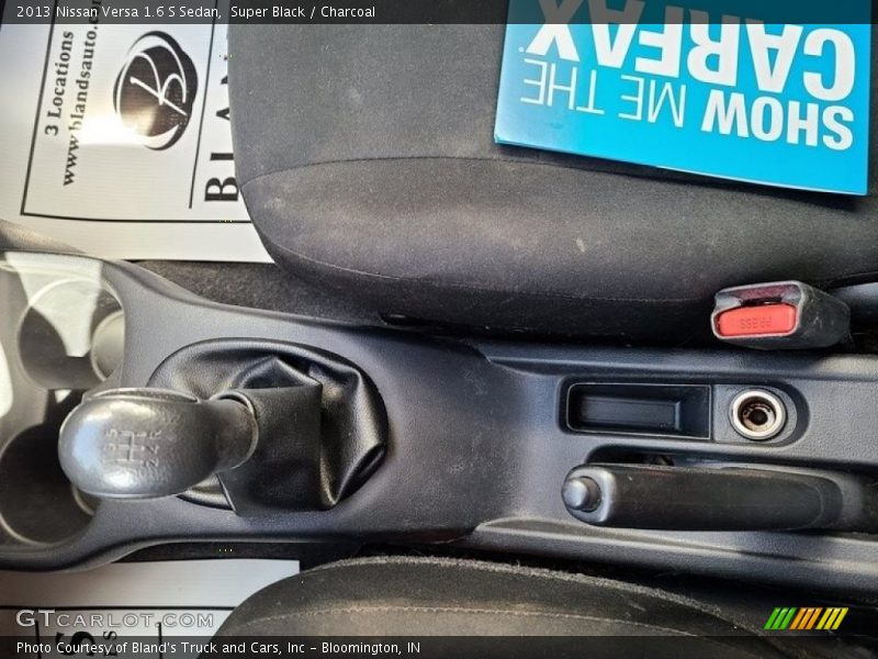 Super Black / Charcoal 2013 Nissan Versa 1.6 S Sedan