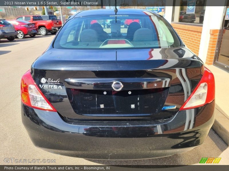 Super Black / Charcoal 2013 Nissan Versa 1.6 S Sedan