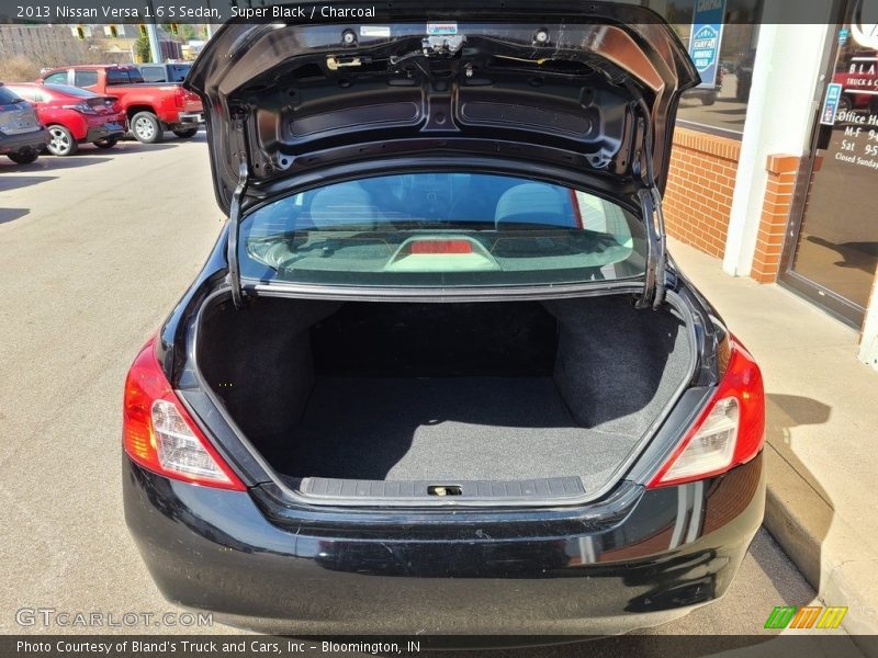 Super Black / Charcoal 2013 Nissan Versa 1.6 S Sedan
