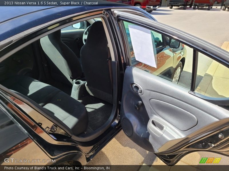 Super Black / Charcoal 2013 Nissan Versa 1.6 S Sedan