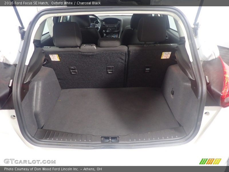 Oxford White / Charcoal Black 2016 Ford Focus SE Hatch