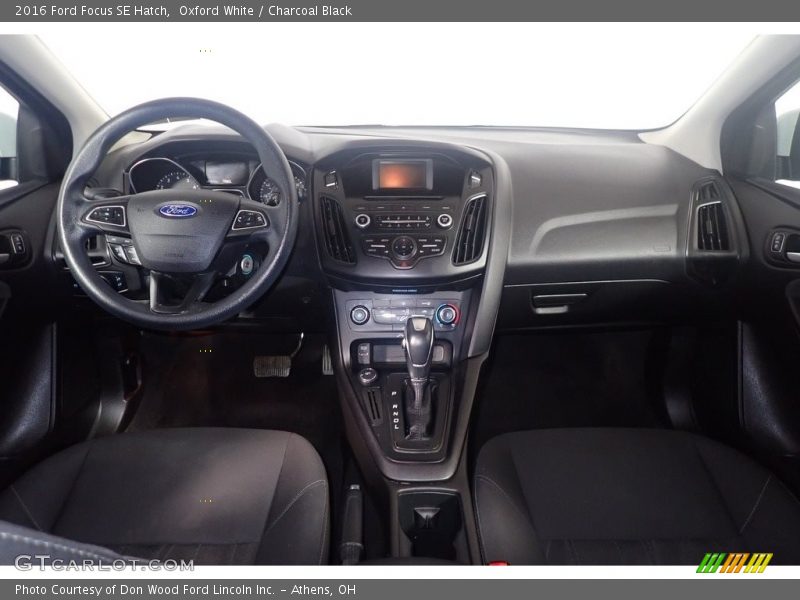 Oxford White / Charcoal Black 2016 Ford Focus SE Hatch