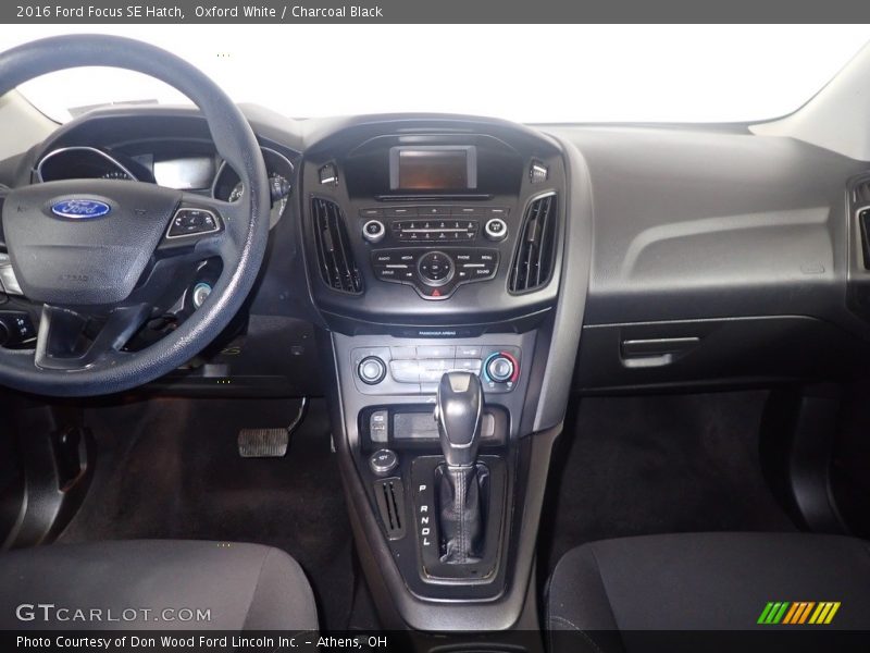 Oxford White / Charcoal Black 2016 Ford Focus SE Hatch