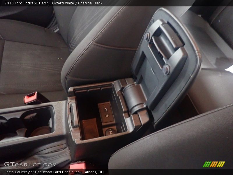 Oxford White / Charcoal Black 2016 Ford Focus SE Hatch