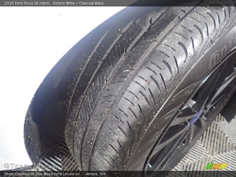 Oxford White / Charcoal Black 2016 Ford Focus SE Hatch