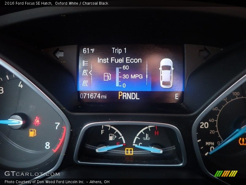 Oxford White / Charcoal Black 2016 Ford Focus SE Hatch