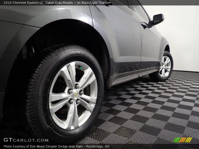 Cyber Gray Metallic / Jet Black/Light Titanium 2010 Chevrolet Equinox LS