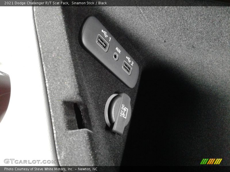 Sinamon Stick / Black 2021 Dodge Challenger R/T Scat Pack