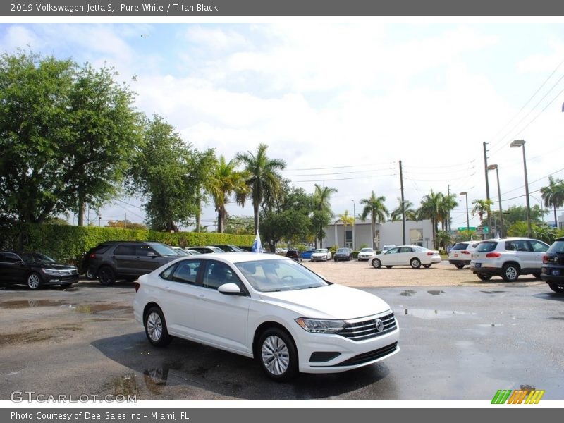 Pure White / Titan Black 2019 Volkswagen Jetta S