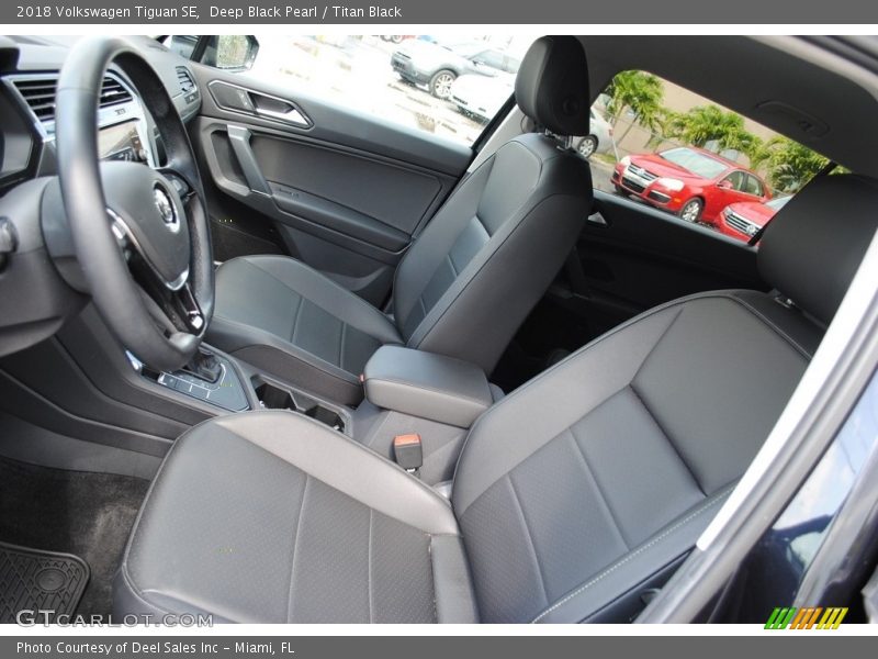 Deep Black Pearl / Titan Black 2018 Volkswagen Tiguan SE