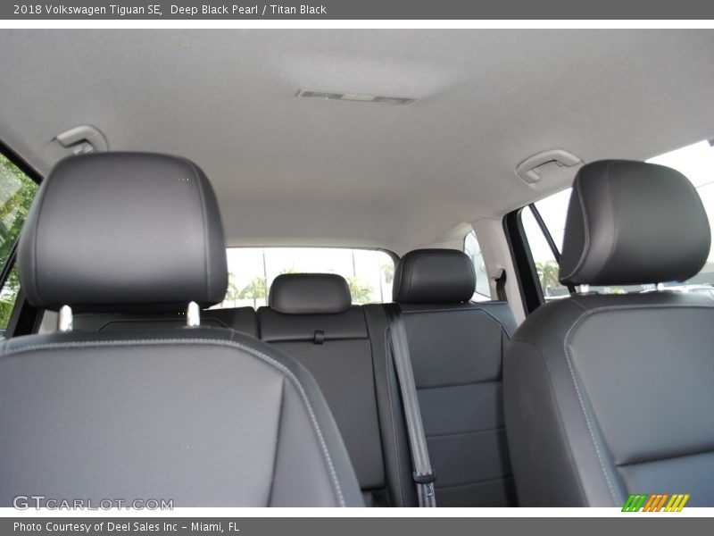 Deep Black Pearl / Titan Black 2018 Volkswagen Tiguan SE