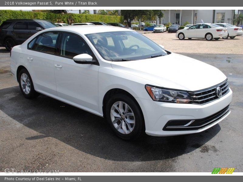 Pure White / Titan Black 2018 Volkswagen Passat S