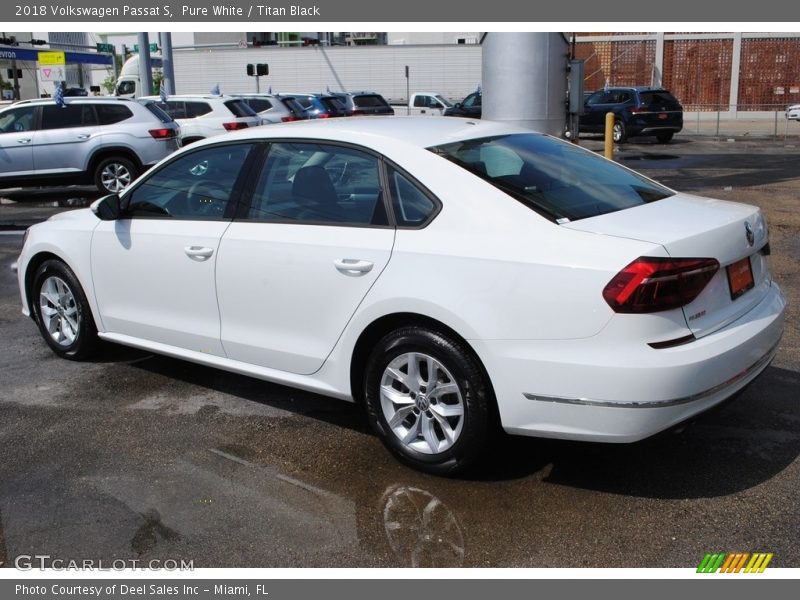 Pure White / Titan Black 2018 Volkswagen Passat S
