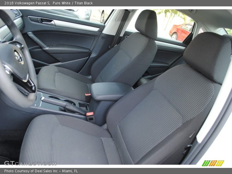 Pure White / Titan Black 2018 Volkswagen Passat S