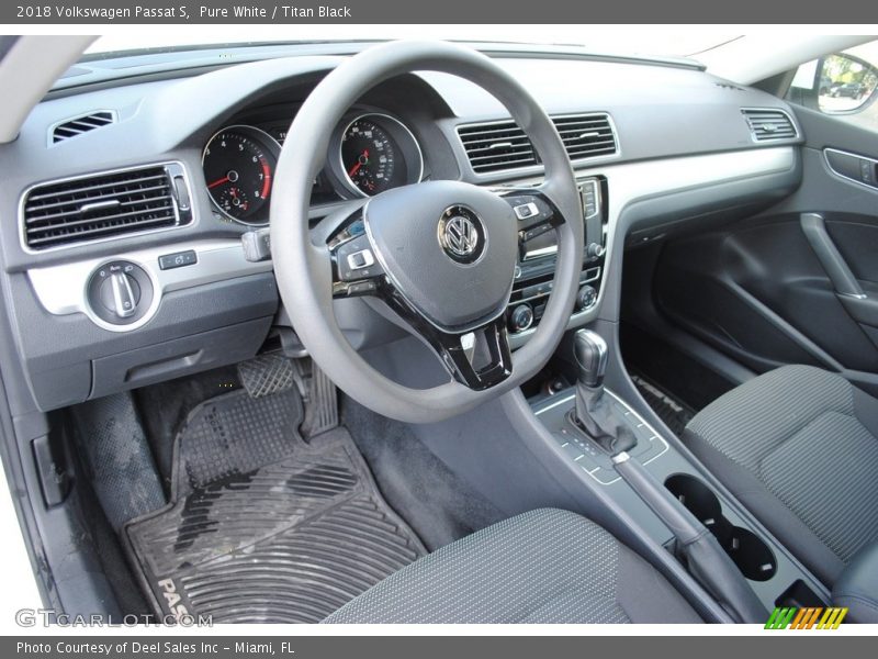 Pure White / Titan Black 2018 Volkswagen Passat S