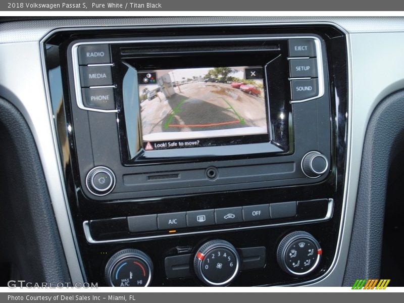 Pure White / Titan Black 2018 Volkswagen Passat S