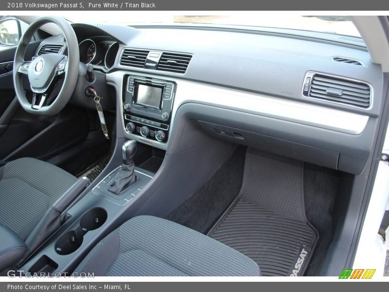 Pure White / Titan Black 2018 Volkswagen Passat S