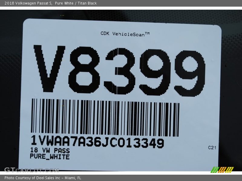 Pure White / Titan Black 2018 Volkswagen Passat S